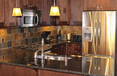 Canmore Condo | Mountain + Creek View. 5 Min Walk To Main Street