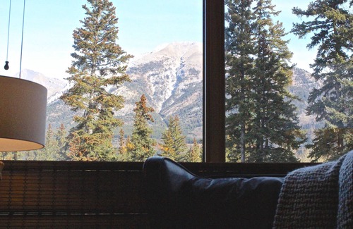 Canmore Condo | Mountain + Creek View. 5 Min Walk To Main Street