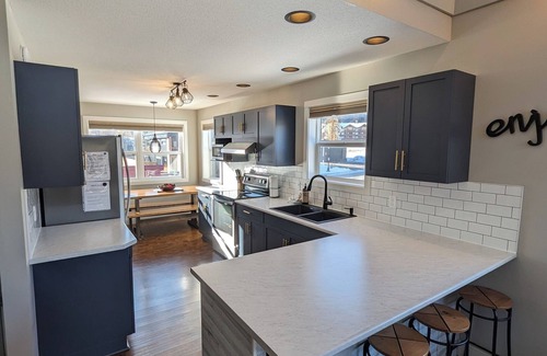 East Kootenay House | Mountain Getaway-Easy Walk to Base of the Ski Hill