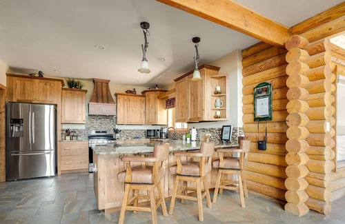 Mesa Cabin | Mountain Haus: Hot Tub, Views & Ski Access