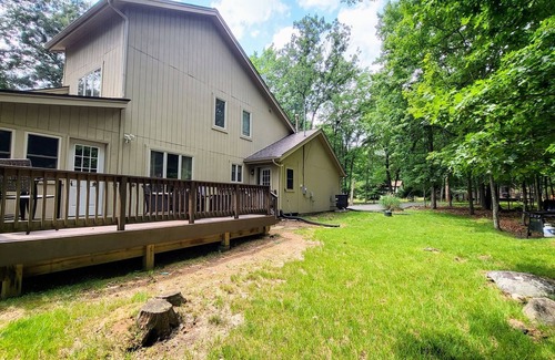 Albrightsville House | Mountain Hideout by Avantstay Game Room Deck
