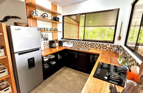 Mercedes Sur House | Mountain home with spectacular views and pickleball court