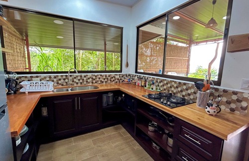 Mercedes Sur House | Mountain home with spectacular views and pickleball court