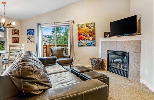 Wildernest Condo | Mountain home with private deck, mountain view, washer/dryer, and gas fireplace