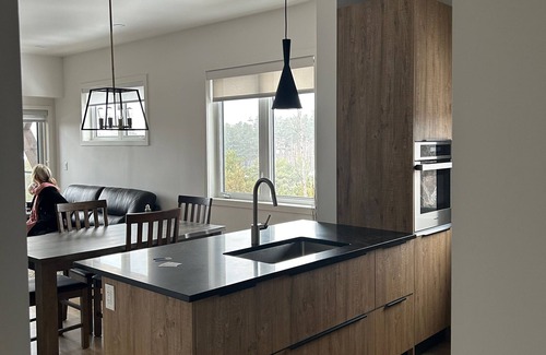 The Blue Mountains Apartment | Mountain House Penthouse level, 3 bedroom 2.5 bathroom, Hot and warm pools.