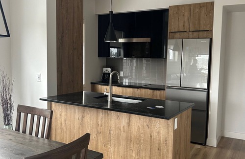 The Blue Mountains Apartment | Mountain House Penthouse level, 3 bedroom 2.5 bathroom, Hot and warm pools.