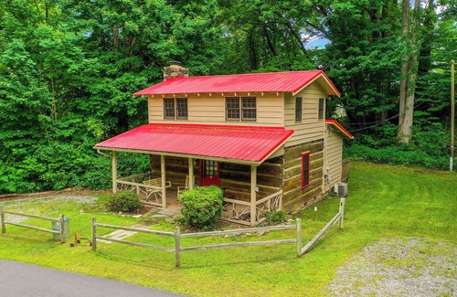 Maggie Valley Cabin | Mountain Joy Cottage #9 # BR log cabin