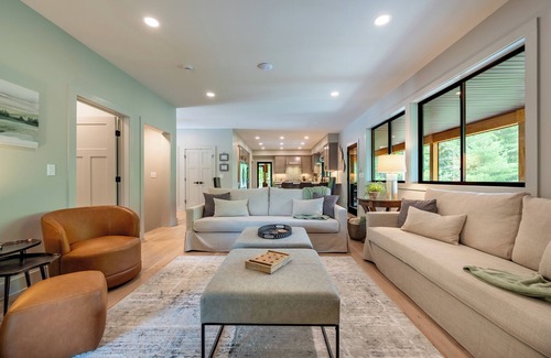 Ingles House | Mountain Lakefront 4 bedroom house with wrap around screen porch, hot tub