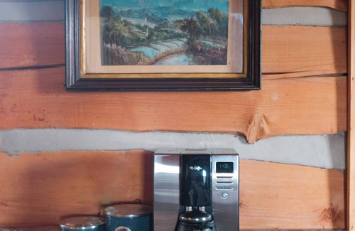 Vesta House | Mountain Log Cabin|Mabry Mill|Fireplace|Hiking