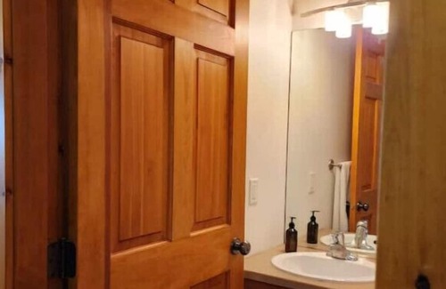 Snow Pine Estates House | Mountain Magic Hideaway l Ski-In/Out & free prking