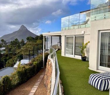 Camps Bay Apartment | Mountain Oasis - Tide & Tranquility with Inverter
