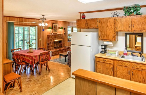 Mountain Rest Cottage | Mountain Rest Cottage w/Gas Fireplace!