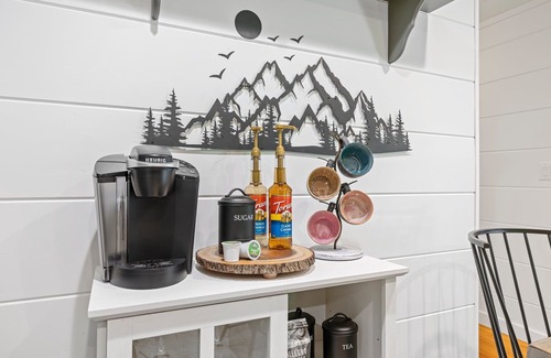 Asheville Cabin | Mountain Retreat Mins to downtown|Hot Tub|Fire-pit