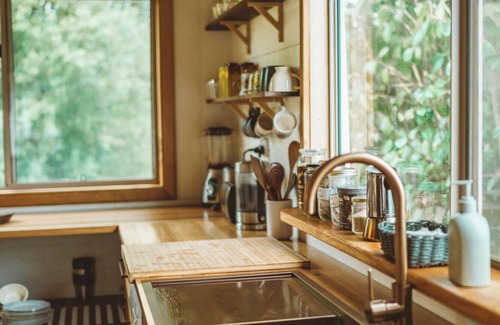 Rawson House | Mountain retreat - views, outdoor baths, 40 mins to snow