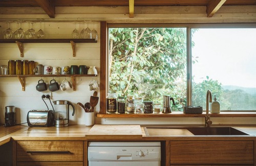 Rawson House | Mountain retreat - views, outdoor baths, 40 mins to snow