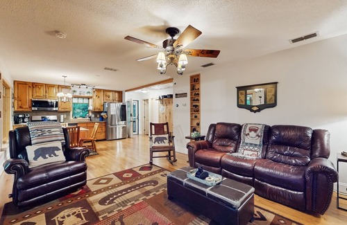 Franklin House | Mountain retreat with decks, firepit, pool table, and fireplace - dogs OK