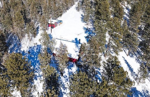 Woodland Park Ski Chalet | Mountain Ridge Cabin ** Charming Cabin~ Borders National Forest~ 31 acres