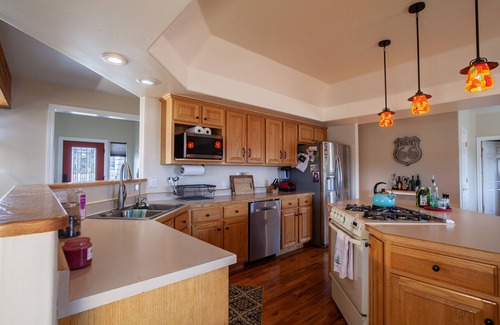 Fort Valley House | Mountain Shadows Single Story - 2 Acre Fenced Yard