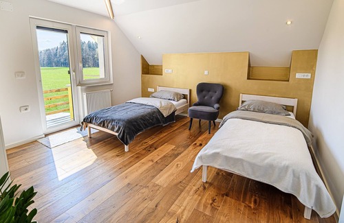 Praprotna Polica Apartment | Mountain View Apartment with Sauna