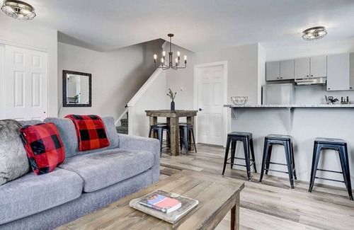 Harvie Heights Apartment | Mountain Spa Retreat, BBQ, and Firepit