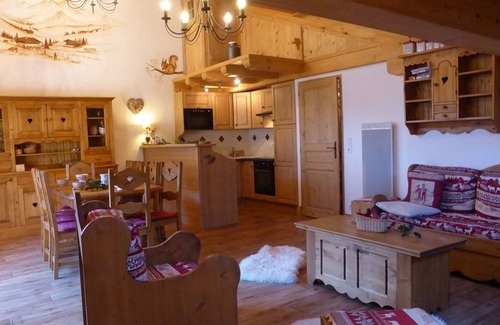 Beaufort Apartment | Mountain-style triplex 12 pers, private box, garage, balcony, close to amenities