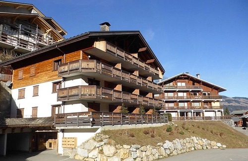 Beaufort Apartment | Mountain-style triplex 12 pers, private box, garage, balcony, close to amenities