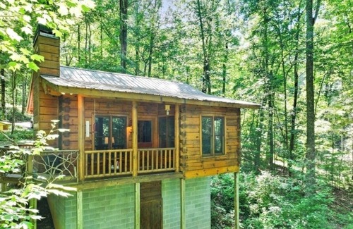 Blue Ridge Cabin | Mountain Top cabin when you need a break from EVERYTHING! Last min ok. No min nt