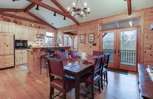 Hot Springs House | Mountain Top Lodge with Incredible Views
