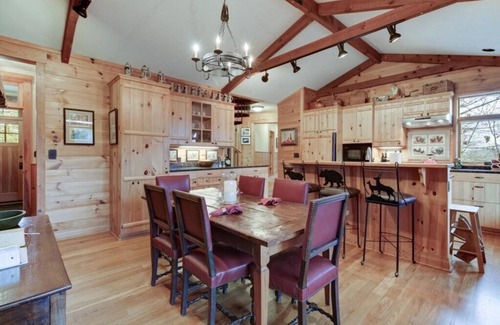 Hot Springs House | Mountain Top Lodge with Incredible Views