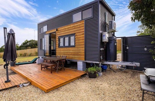 Theebine Cottage | Mountain top tiny home - Hideaway in the country.