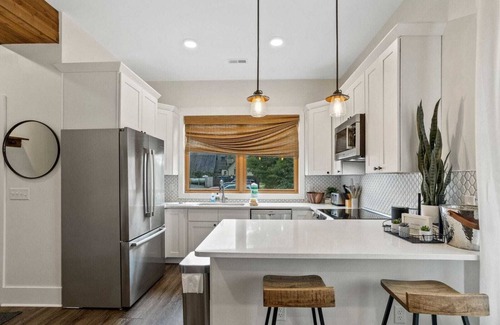 Blowing Rock House | Mountain Townhome in Downtown Blowing Rock with private hot tub!