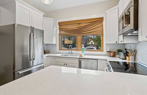 Blowing Rock House | Mountain Townhome in Downtown Blowing Rock with private hot tub!
