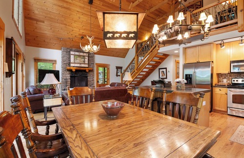 Wildwood Mountain Cabin | Mountain Treehouse | Wood Burning Fireplace and Hot Tub