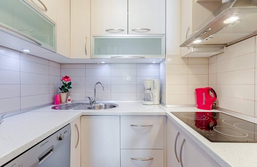 Vranjic Apartment | MOUNTAIN VIEW APARTMENT