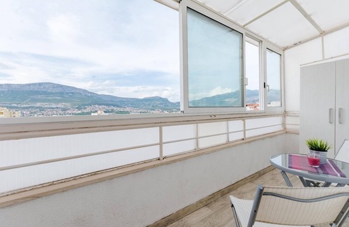 Vranjic Apartment | MOUNTAIN VIEW APARTMENT