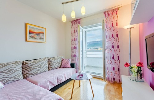 Vranjic Apartment | MOUNTAIN VIEW APARTMENT