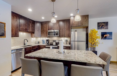 Frisco Apartment | Mountain-View Condo with WiFi and Fireplace - Pool, Hot Tubs, Tennis, and Sauna