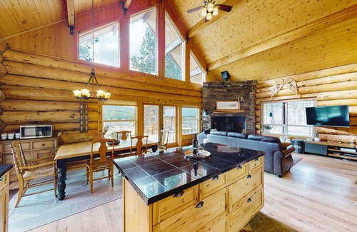 Cle Elum Cabin | Mountain-view dog-friendly cabin with hot tub, wood stove, central AC, & W/D