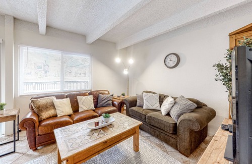 Frisco Condo | Mountain-View Gem - Ground Floor with Shared Pool & Hot Tub - Walkable Locale