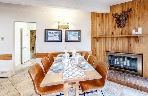 Frisco Condo | Mountain-View Gem - Ground Floor with Shared Pool & Hot Tub - Walkable Locale