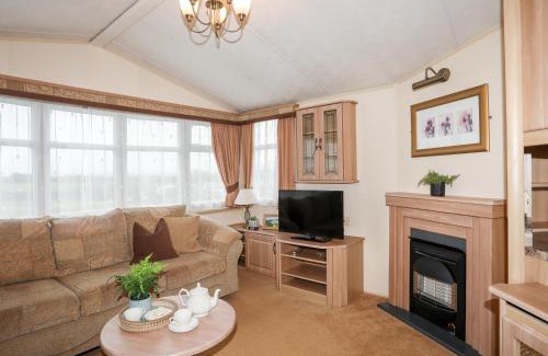 Caergeiliog House | Mountain View Lodge 2