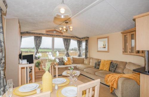 Caergeiliog House | Mountain View Lodge