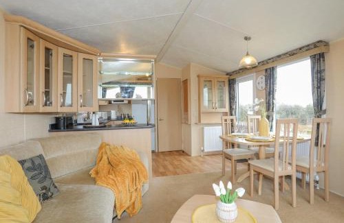 Caergeiliog House | Mountain View Lodge