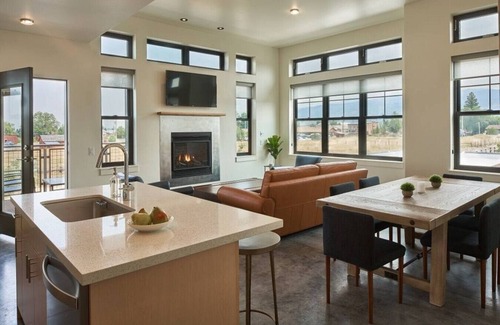 Victor Apartment | Mountain View Loft #5