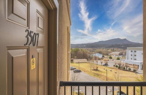 Pigeon Forge Condo | Mountain View Paradise - Unit 3507 - FREE Attraction Ticket with EACH night Stay (Including Dollywood)