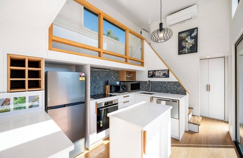 Wanaka Cottage | Mountain View Retreat Near Wanaka - Cosy Tiny Home Cottage