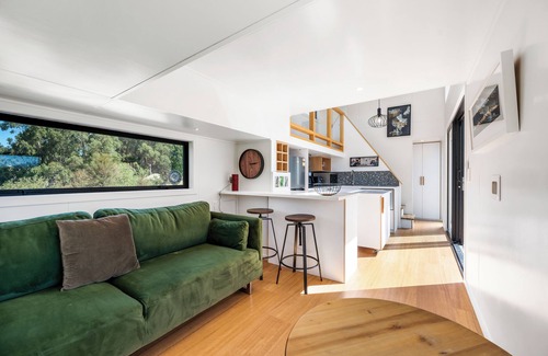 Wanaka Cottage | Mountain View Retreat Near Wanaka - Cosy Tiny Home Cottage