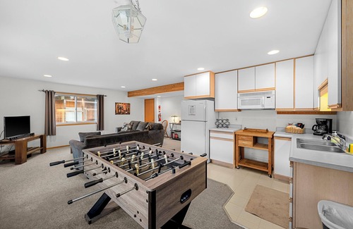 Leavenworth House | Mountain View Retreat with Two Large Hot Tubs!