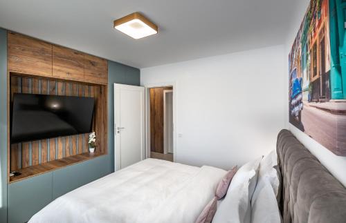 Brasov Apartment | Mountain View Terrace Oasis with Parking and AC