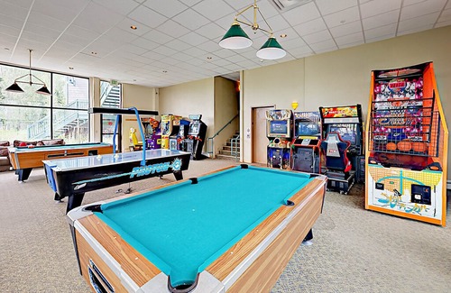 Wildernest House | Mountain-View Wildernest Townhome | Fireplace, Pool, Game Room & Hot Tub